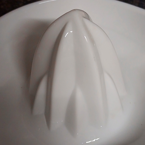 Vintage VITROCK White Milkglass Citrus  Juicer - Picture 2 of 5